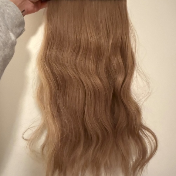 Bellami Clip In Extensions - Picture 6 of 7